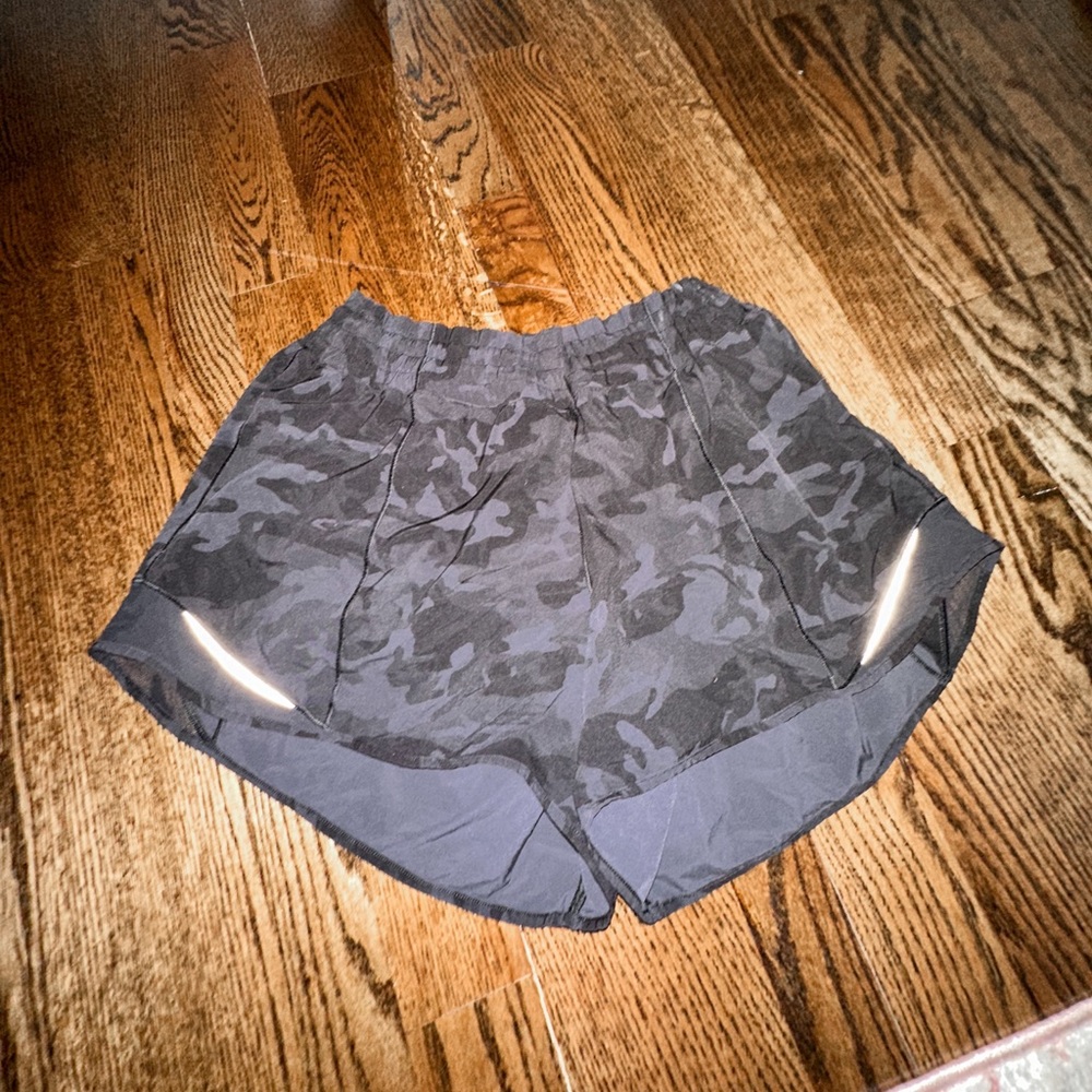 Lululemon Black Camo High Rise Hotty Hots 4”